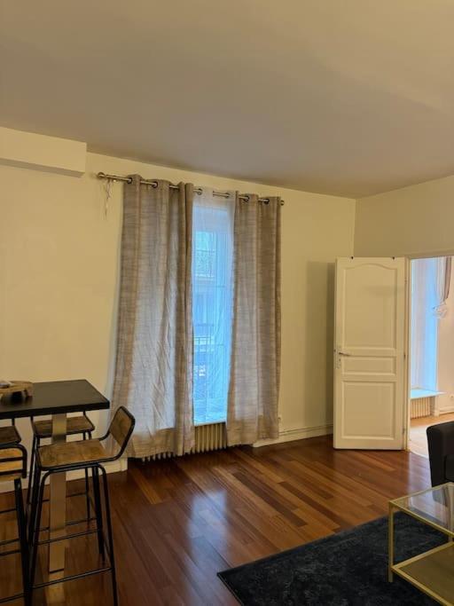 Charmant Appartement Au Moulin Rouge Paris Exterior foto